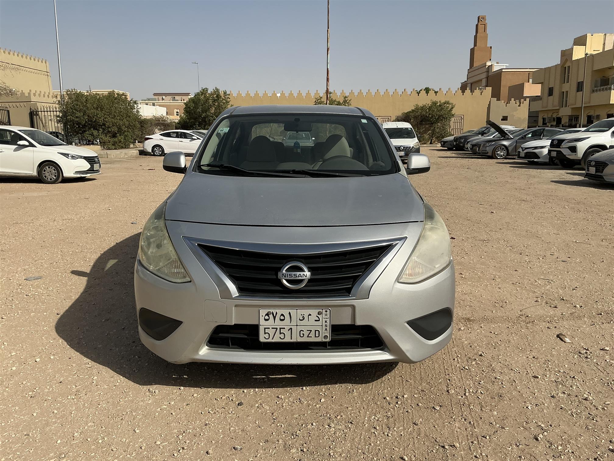 نيسان صني سيدان اتوماتيك ضربه فى الشاص